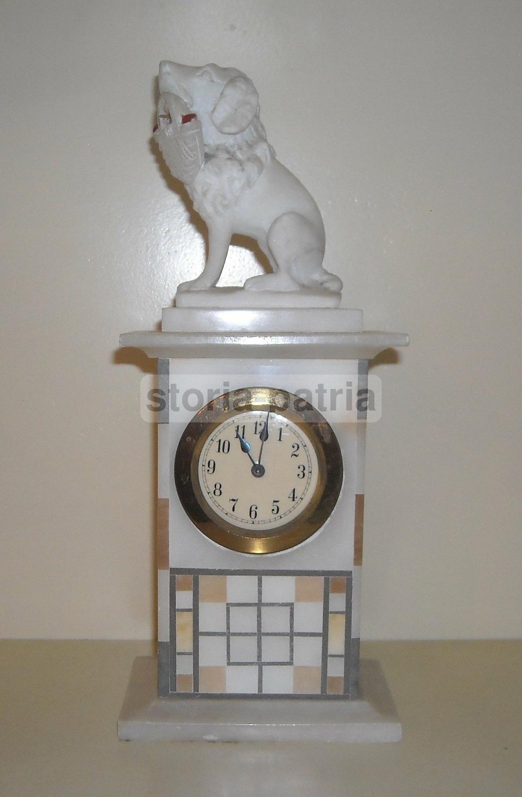 Antico Orologio, Decorativo Soprammobile, Artistico Marmo, Cane Da Caccia, d'Epoca immagine 1