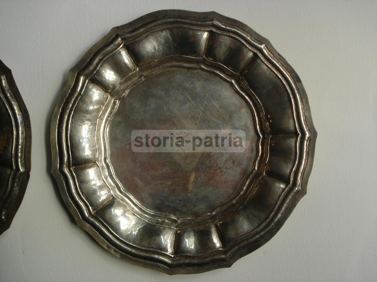Araldica, Interessante Argenteria Di Famiglia, Decorativo Insieme, Otto Vaschette immagine 10