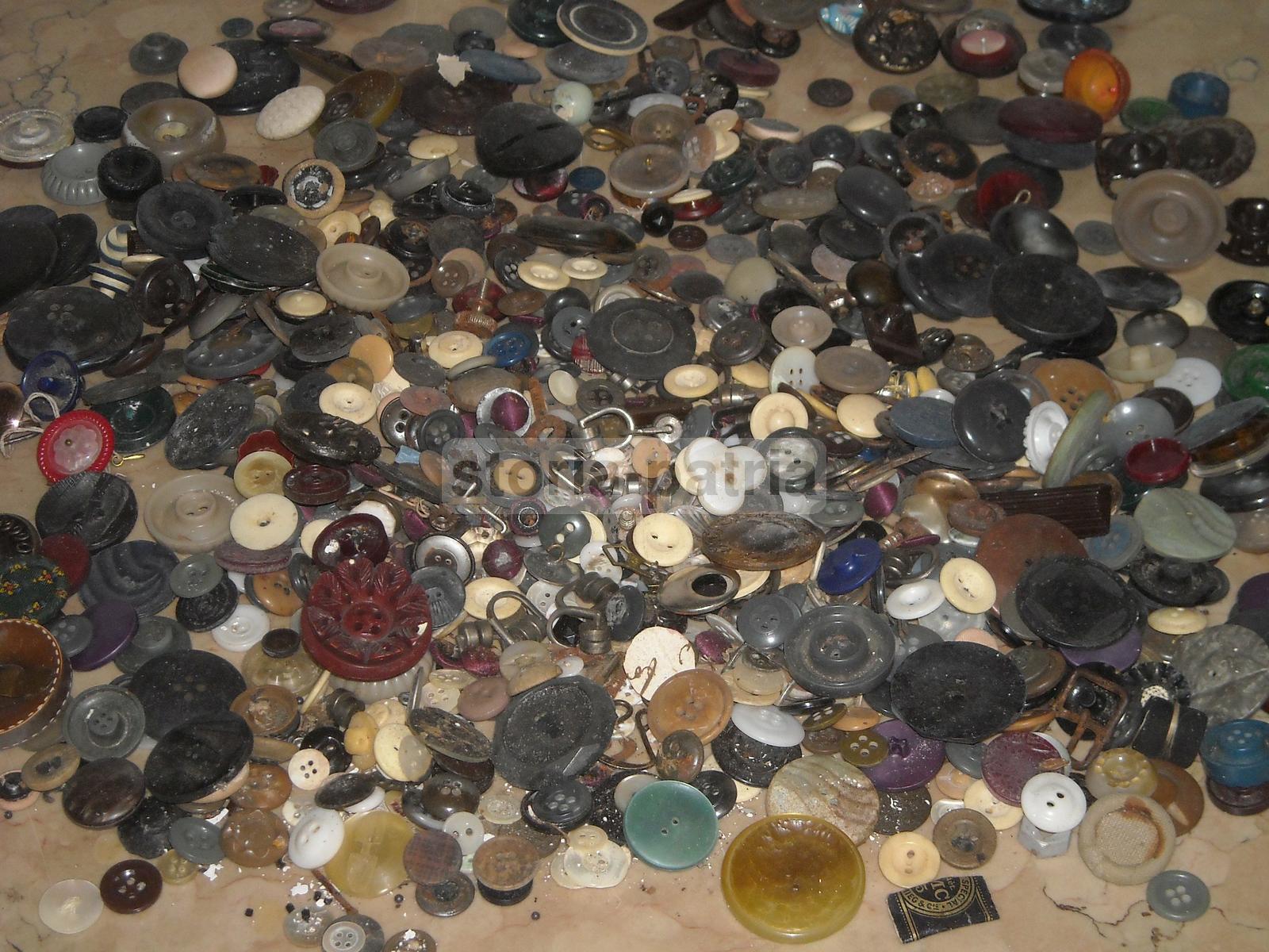 Cucito, Sartoria, Raccolta Di Bottoni d'Epoca, Decorativi, Da Collezione, Utilissimi immagine 3