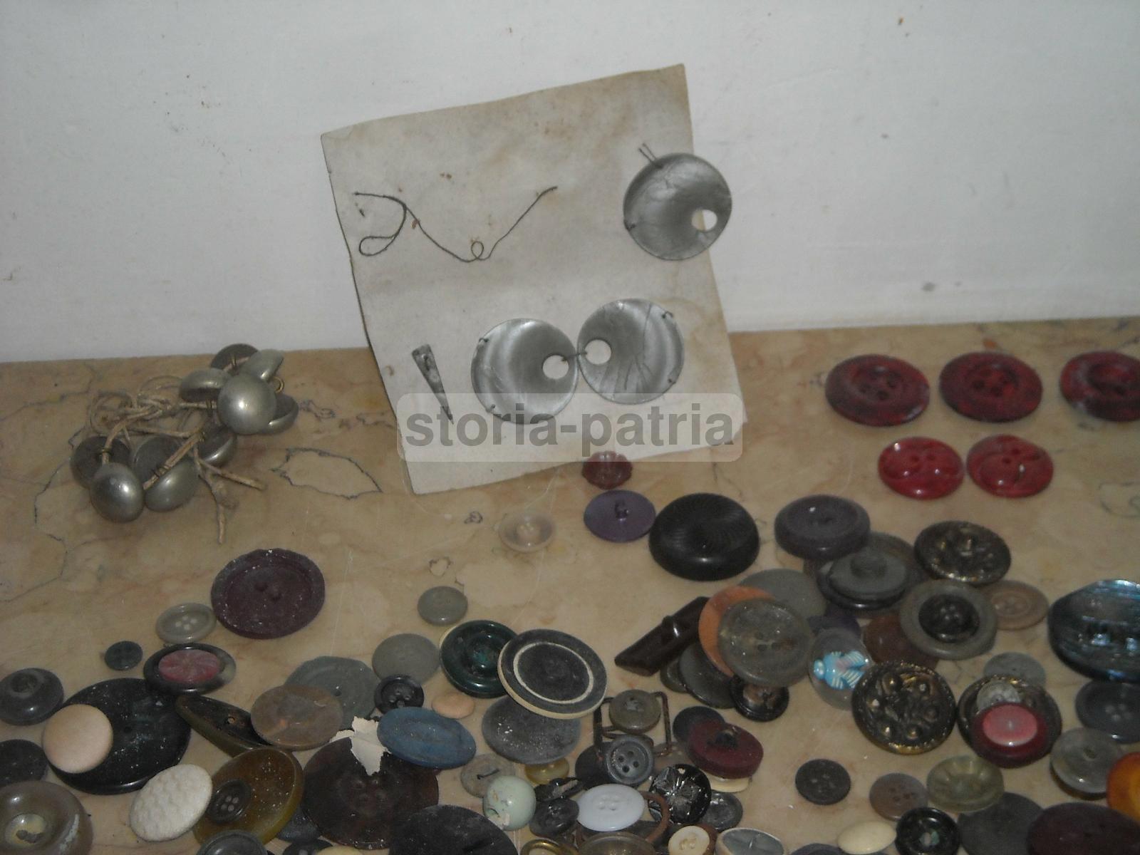 Cucito, Sartoria, Raccolta Di Bottoni d'Epoca, Decorativi, Da Collezione, Utilissimi immagine 5