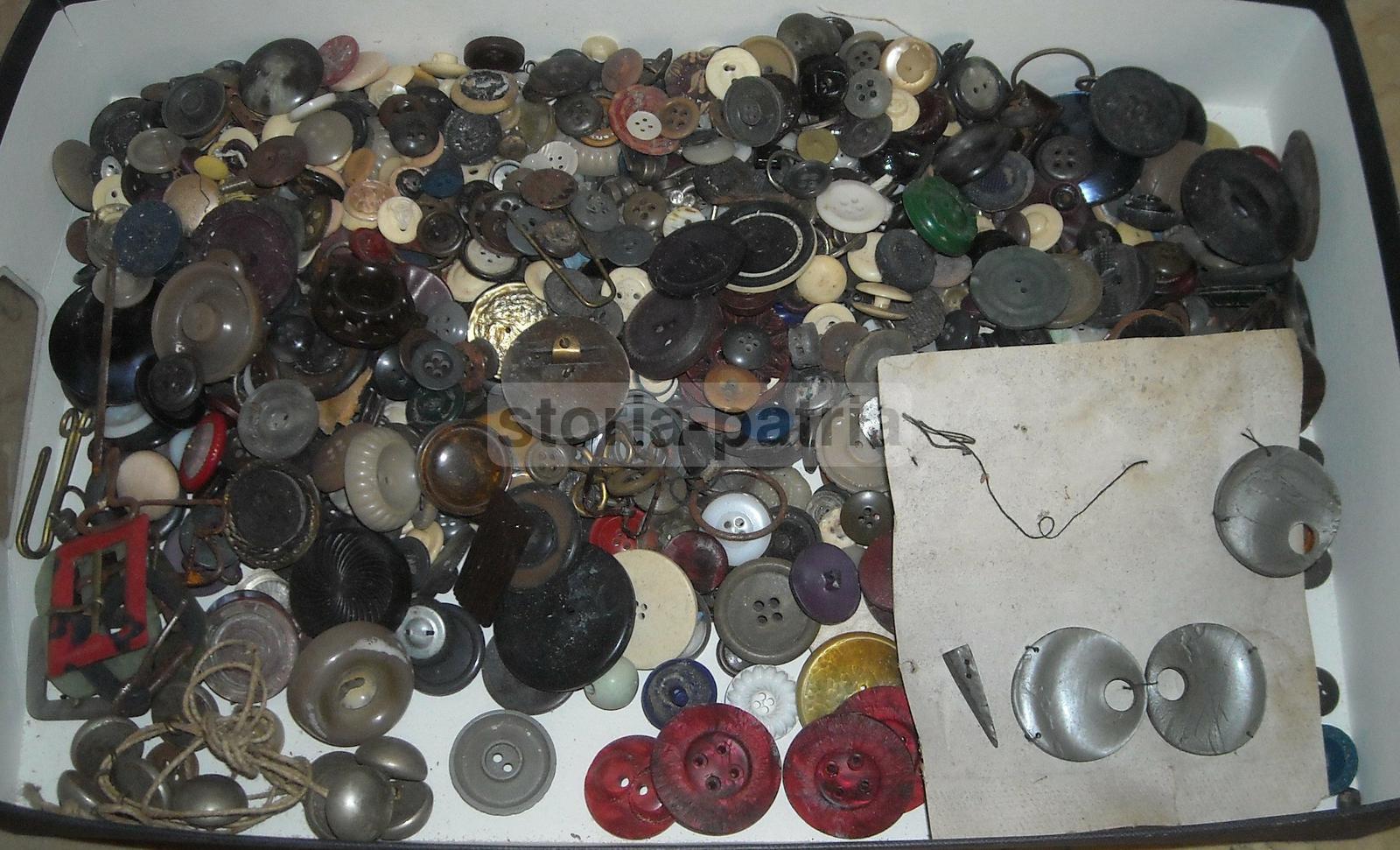 Cucito, Sartoria, Raccolta Di Bottoni d'Epoca, Decorativi, Da Collezione, Utilissimi immagine 10