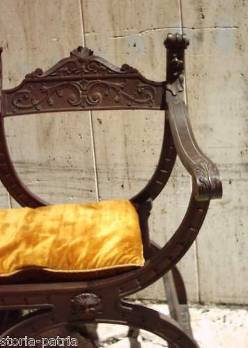 Decorativo Antico Divano, In Legno Con Artistici Intagli, Collocabile Ovunque immagine 1