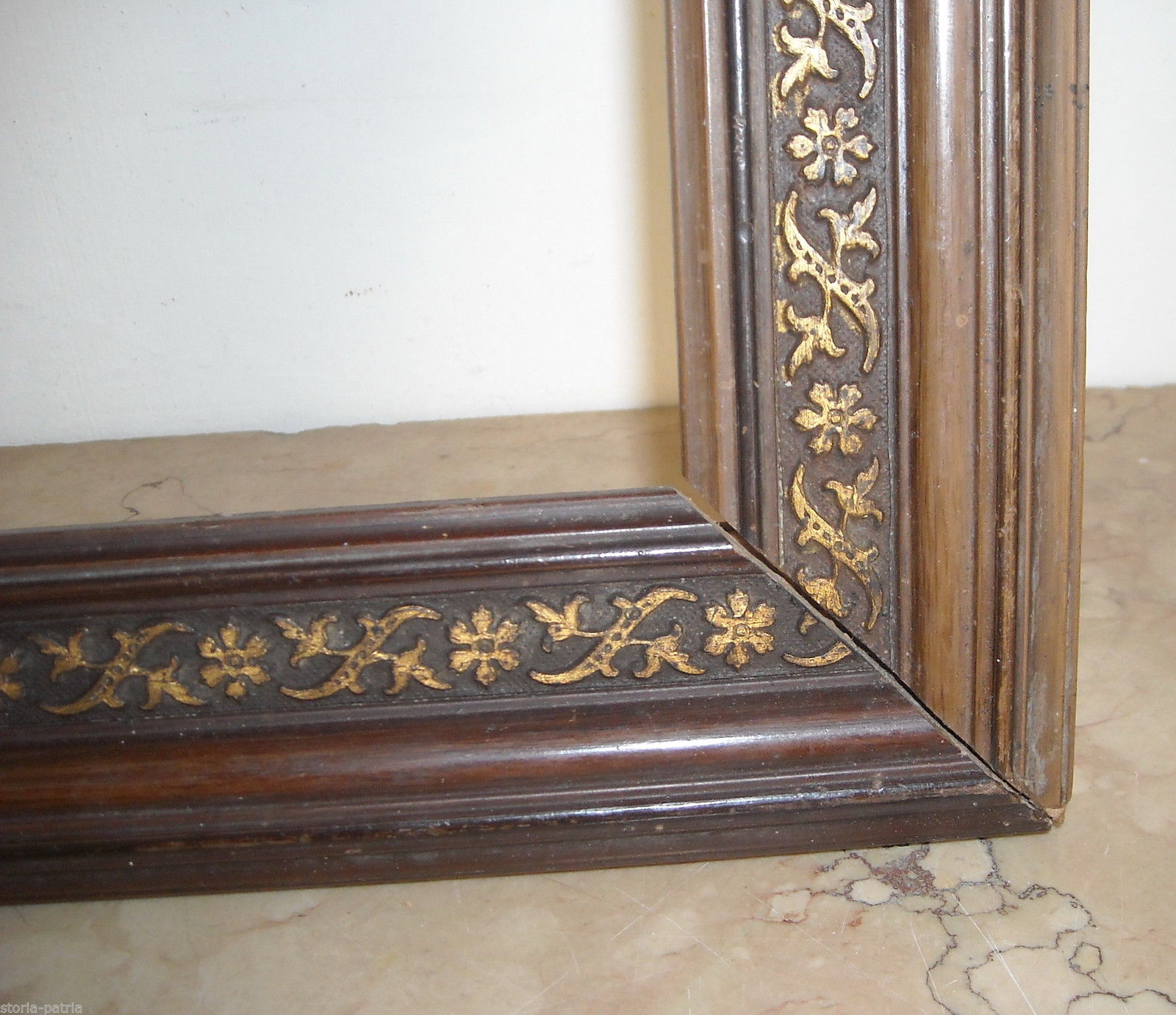 Graziosa Antica Cornice, Decoro Floreale Dorato, Utile Per Dipinti E Incisioni immagine 1