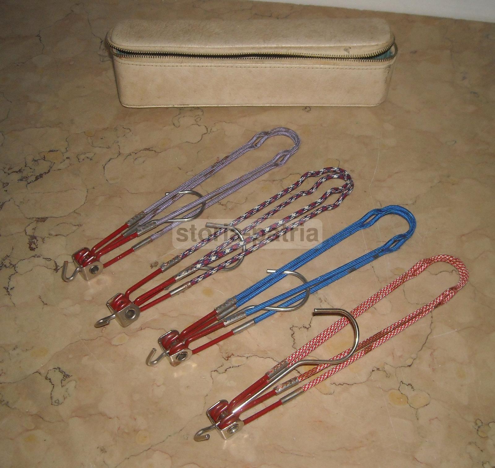 Moda, Abbigliamento, Inusuale Astuccio Da Viaggio, Grucce Per Abiti, Coloratissime immagine 6