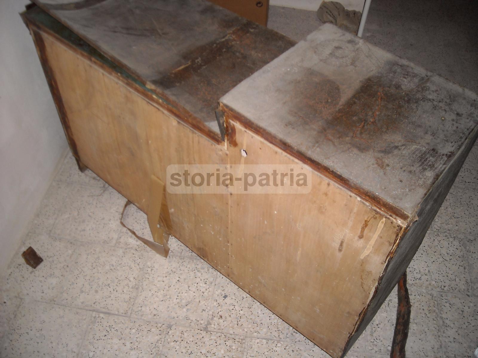 Modernariato, Design, Inusuale Mobile, Con Applicazioni Sbalzate, Credenza Artistica immagine 1