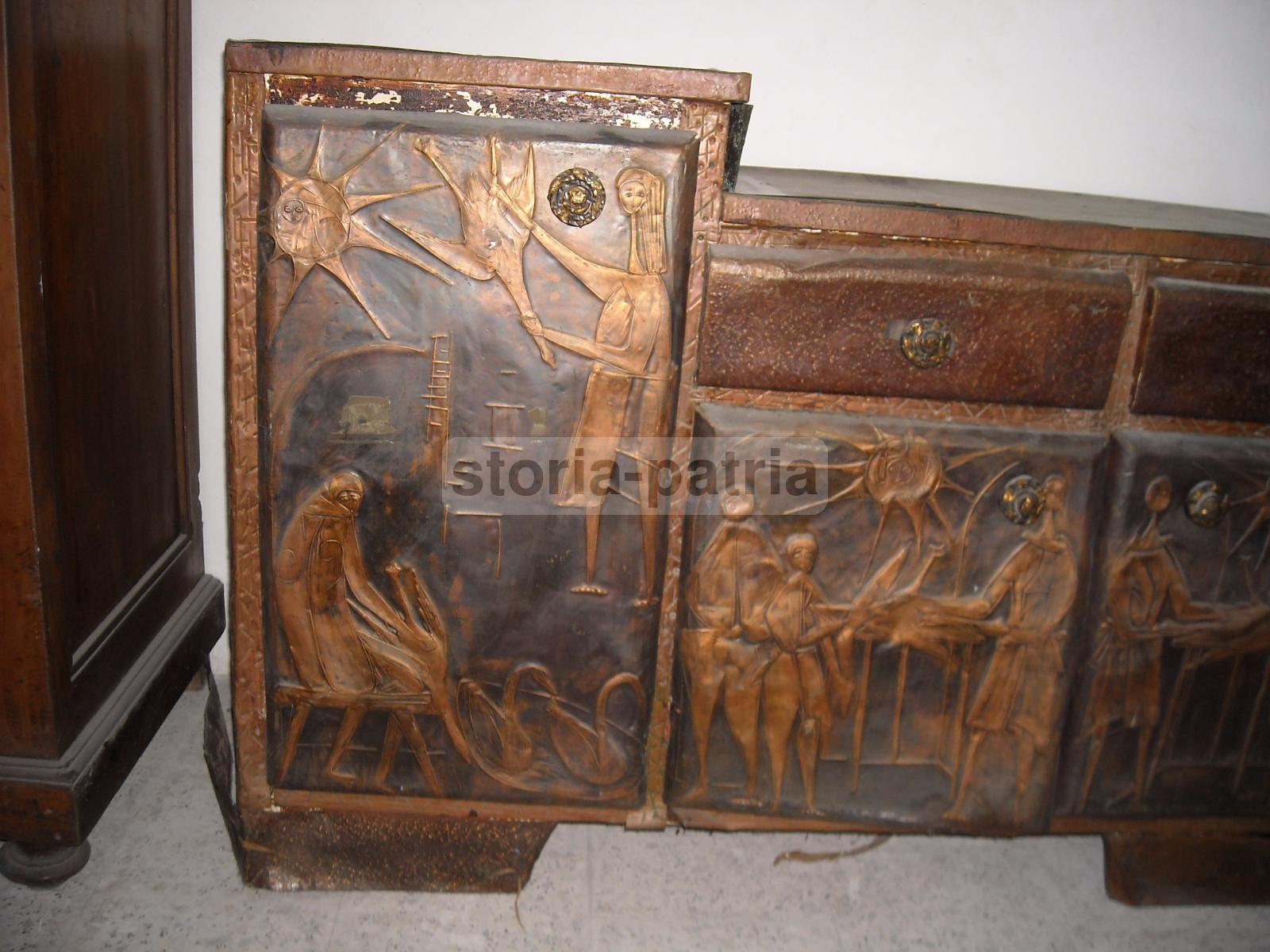 Modernariato, Design, Inusuale Mobile, Con Applicazioni Sbalzate, Credenza Artistica immagine 13