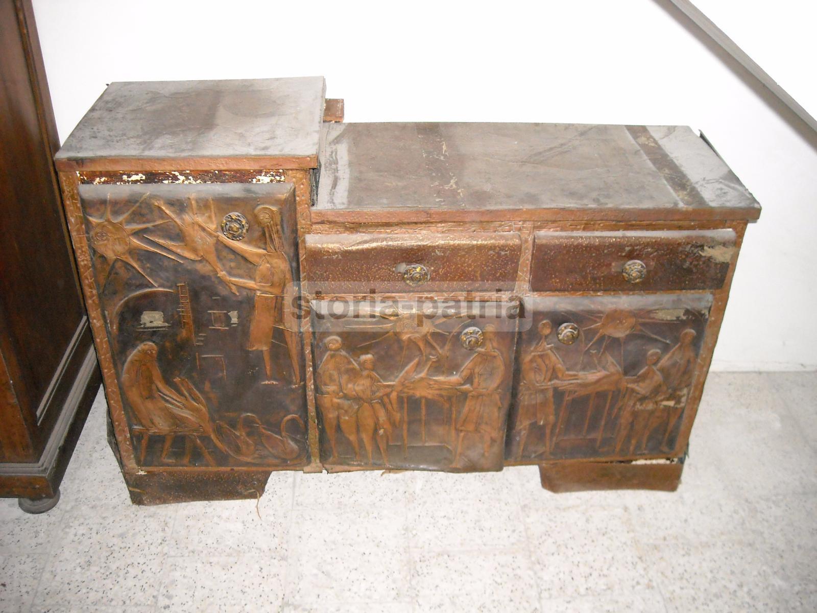 Modernariato, Design, Inusuale Mobile, Con Applicazioni Sbalzate, Credenza Artistica immagine 31