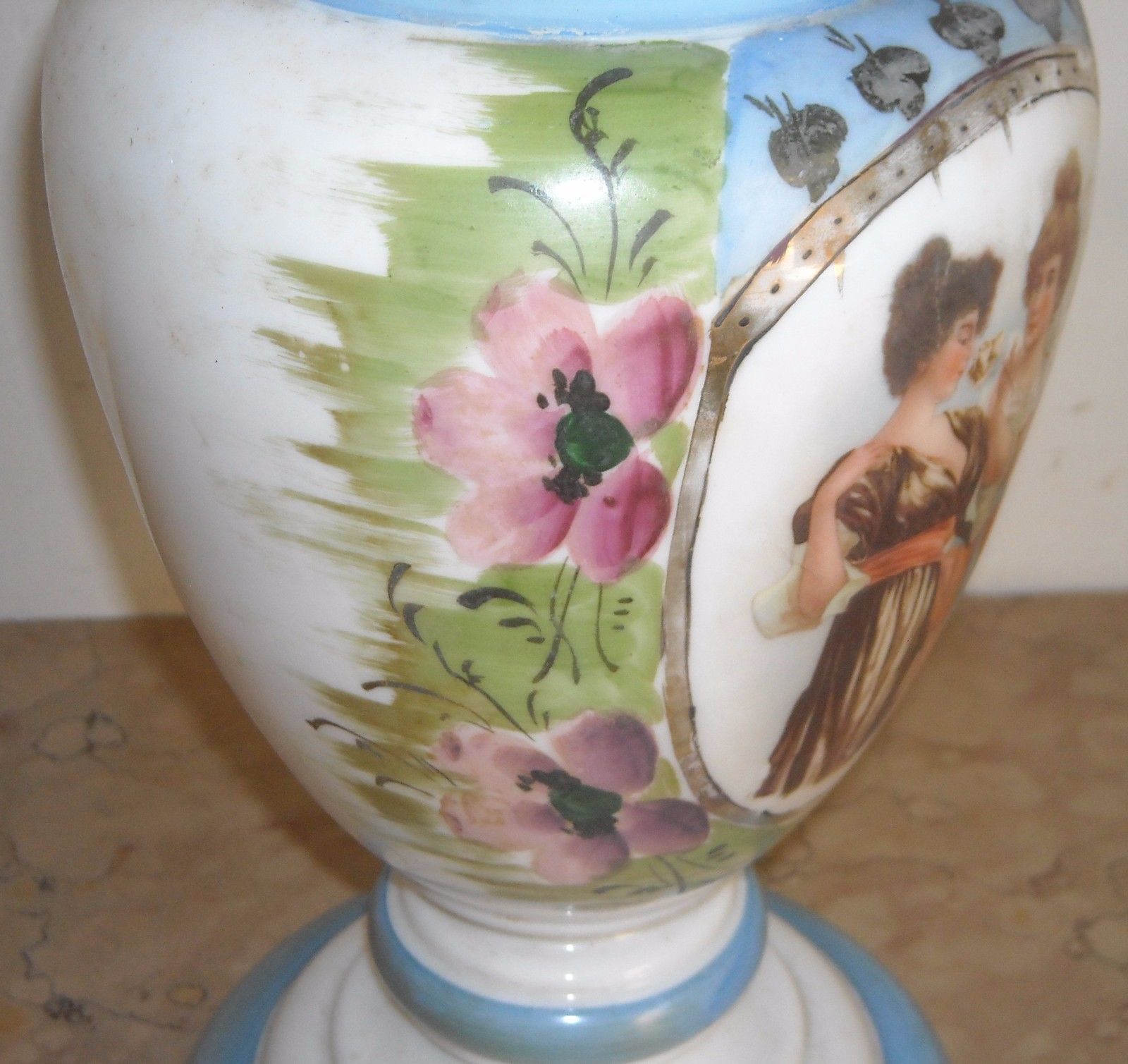 Vetri Antichi, Pregevole Soprammobile In Vetro Opaline, Decorato E Dipinto, Liberty immagine 2